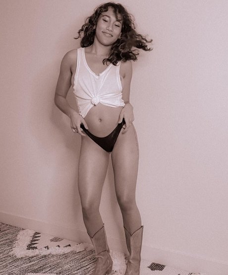 small cock shemale onlyfans sex pic