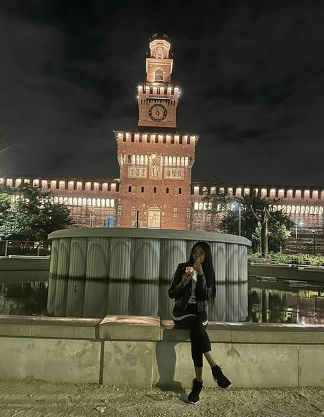 Mae Kulit model hot picture