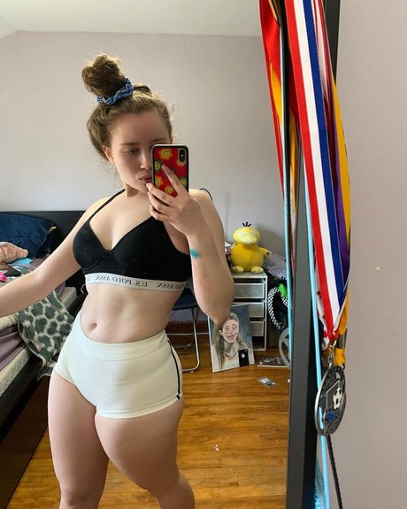 Alyssa Cleversey model picture