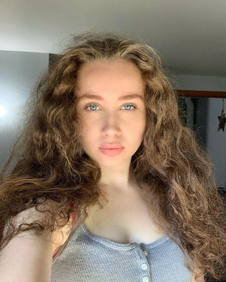 Alyssa Cleversey high quality model image