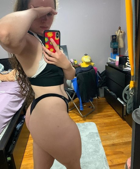 Alyssa Cleversey naked actress images