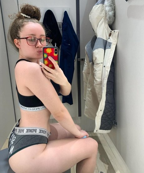 Alyssa Cleversey model xxx gallery