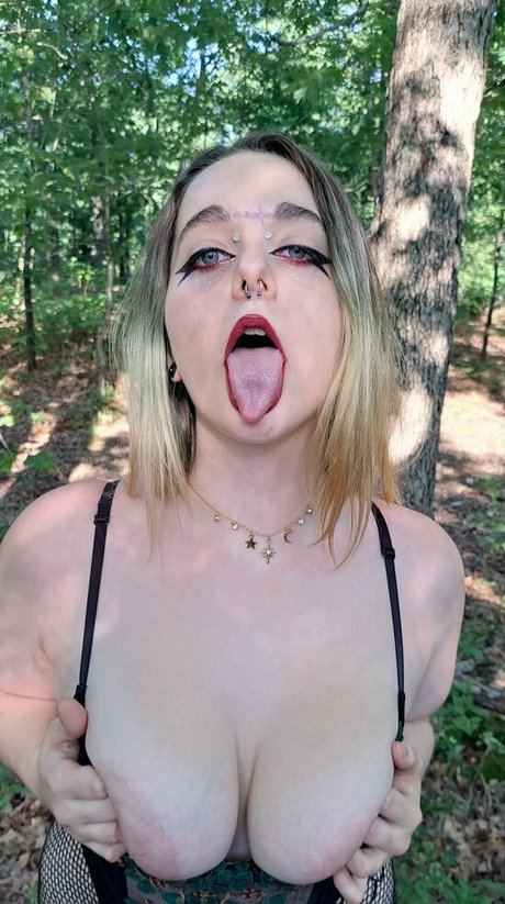 Izzysweettart xxx actress image