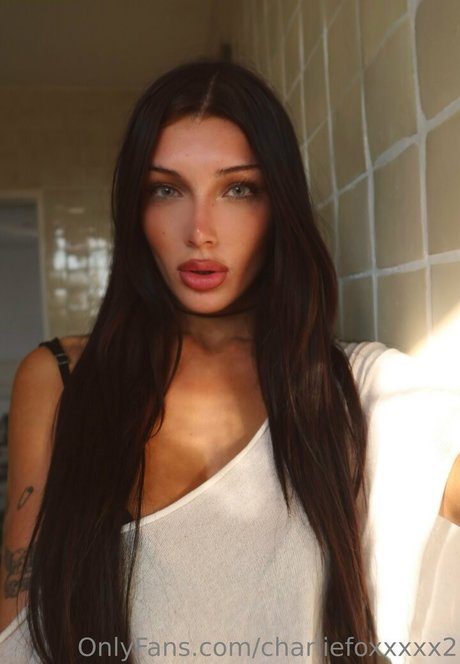 charliefoxxxxx2 nudes star images