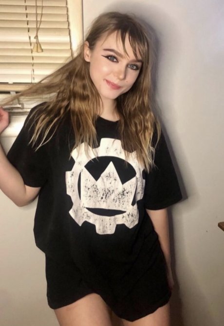 Charlotte Winslow model art pictures