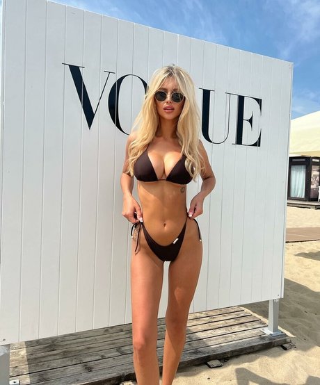 _sandrabieniek naked star pic