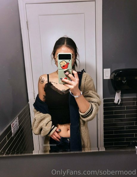 sobermood model top photos