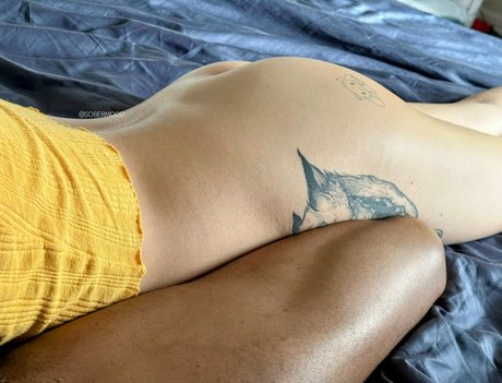 sobermood model free photo