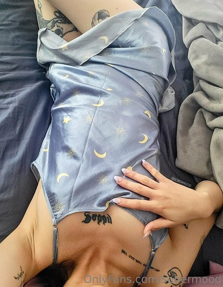 sobermood model perfect pictures