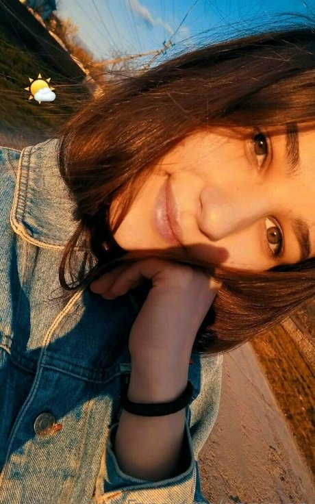 annie aa model high quality image