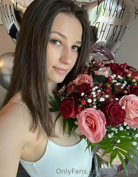 annie aa hot star pictures