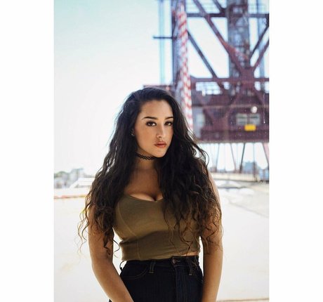 Olivia Hailey nudes model galleries