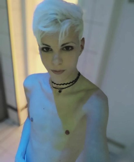 Blonditwink sexy pornstar pictures