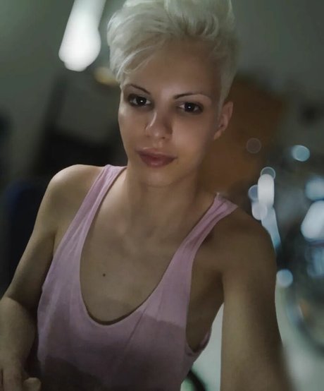 Blonditwink top model image