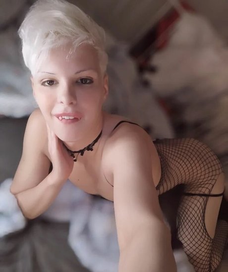 Blonditwink high quality star image