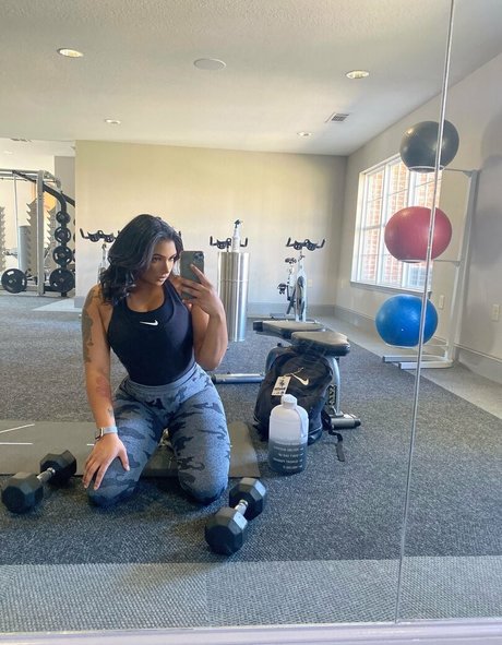 shapedbyshanice exclusive model photo