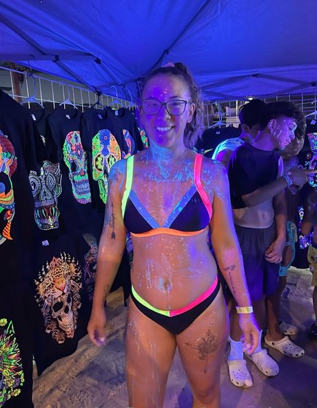 mommy onlyfans pornographic images