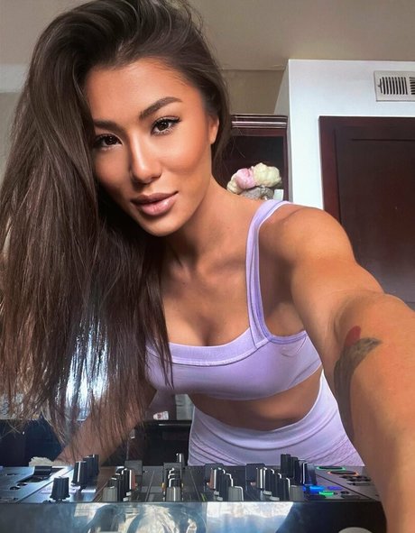 Lotus Bombb art pornstar photos