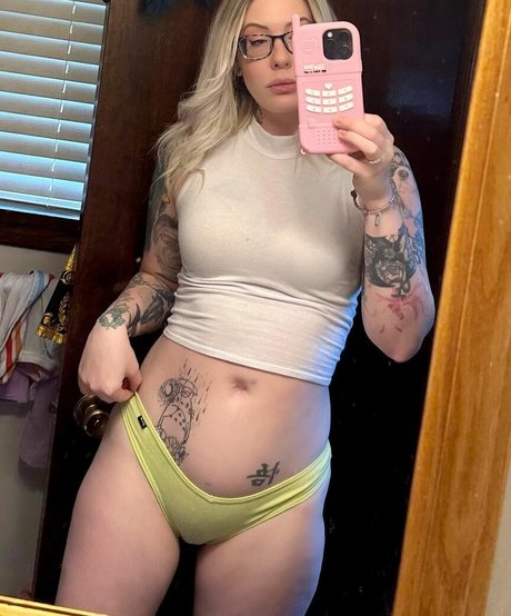 Sarah Karuna Satori model hot pics