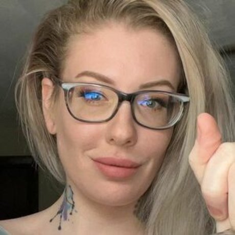 Sarah Karuna Satori xxx star img