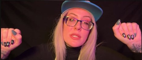 Sarah Karuna Satori model hot images