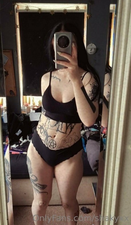 shakyxx model beautiful photo