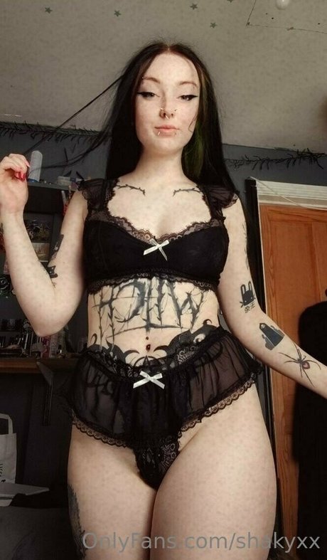 shakyxx pretty pornstar pics