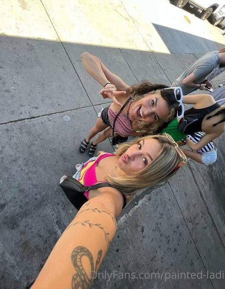 painted ladi model pic