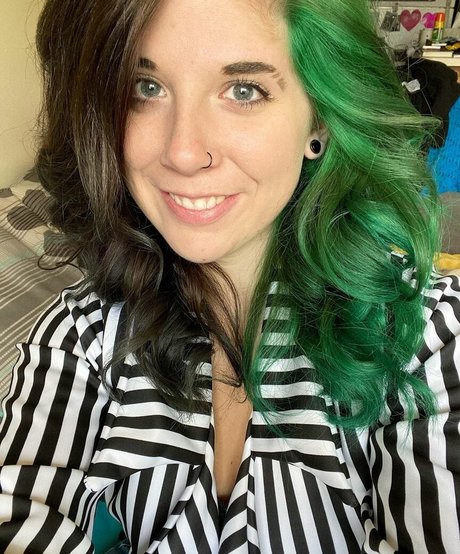 bailsmarie hot model archive