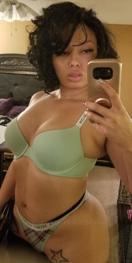 Oxlemon nude model pic