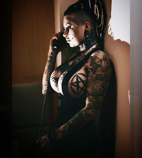 Pixta art model picture