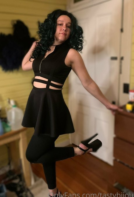 curvy lesbian onlyfans nudes photos