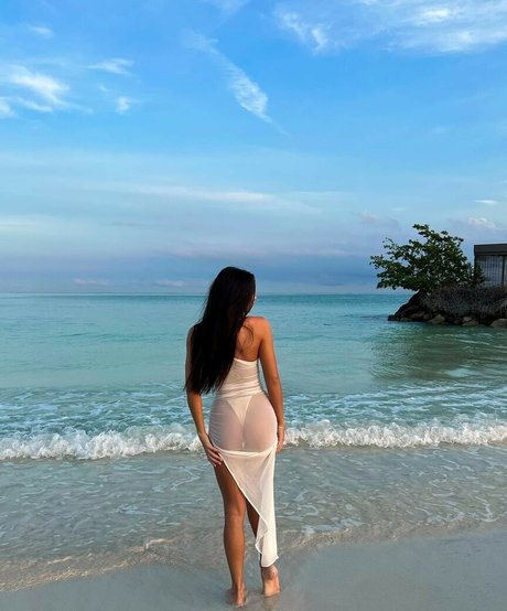 Leah Taylor model pornographic gallery