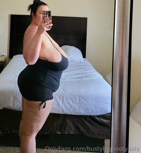 bustybigbootyjudy naked model img