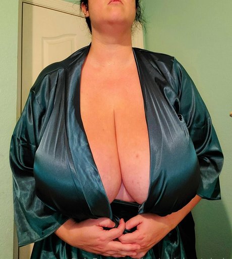 bustybigbootyjudy free star photo