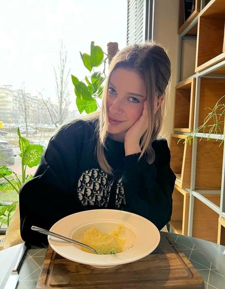 meelafree hd star image