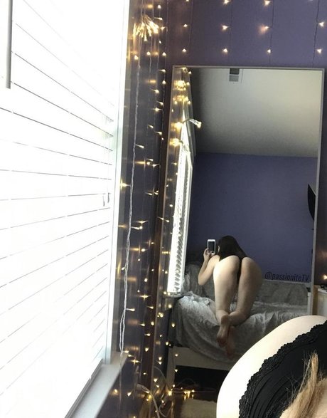 melvniely model adult gallery