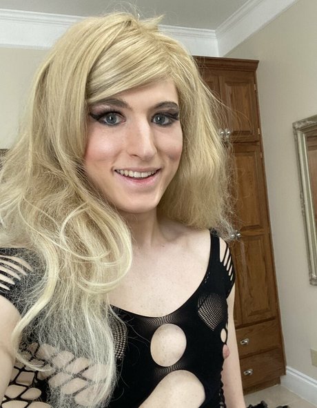 kymmyharper exclusive model photo