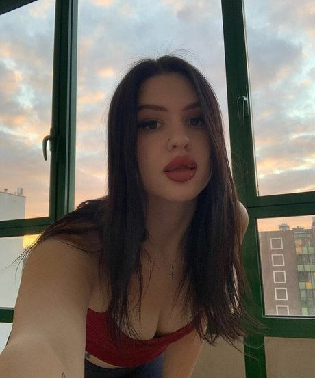 ell8ta nude actress archive