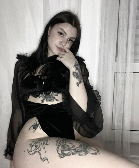 ell8ta model pictures