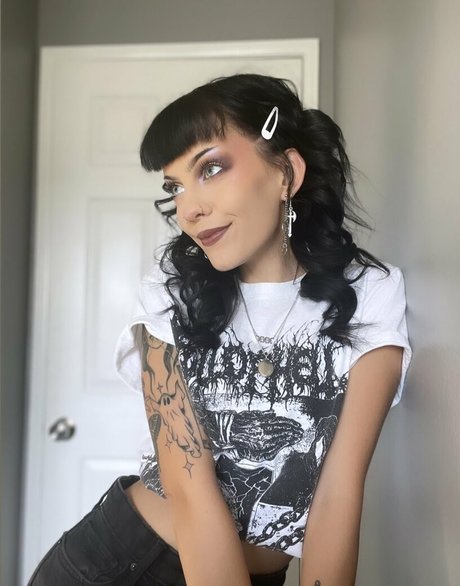 moltencherub model beautiful photos