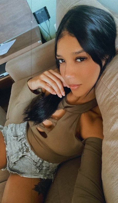 Carla Figueira model top photos