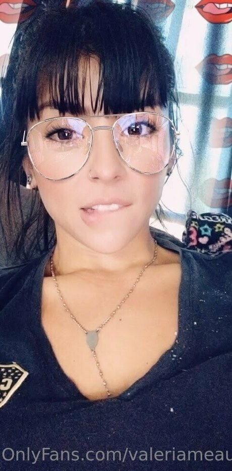 pampi cush model pretty photo