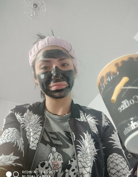 pampi cush sexy model image