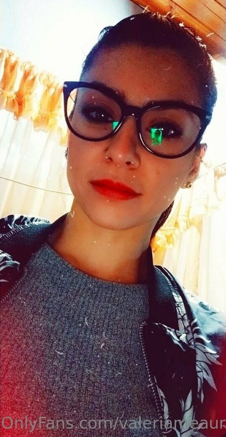 pampi cush model hot pic