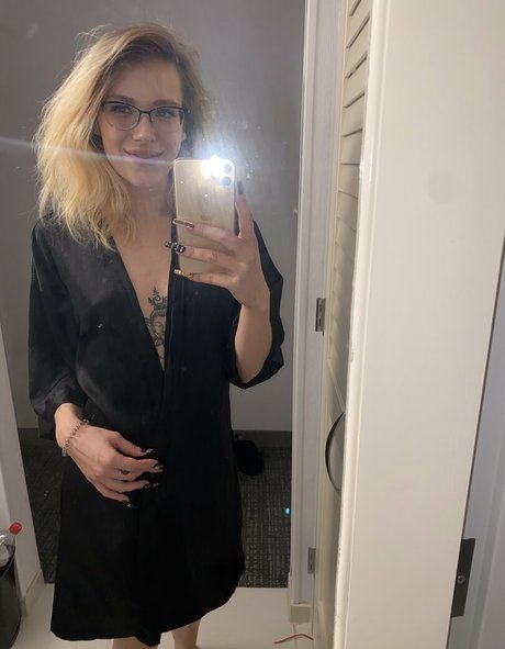 anistonbleu high quality star pic