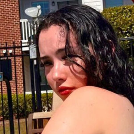 Ouhjulie sexy actress photo