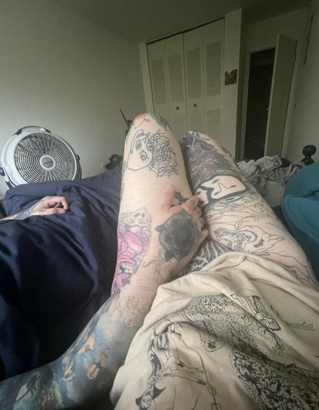 spookisideshow model free image