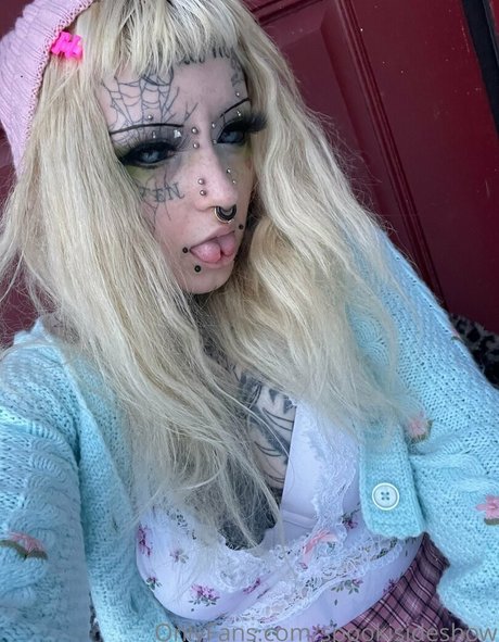 spookisideshow exclusive model image