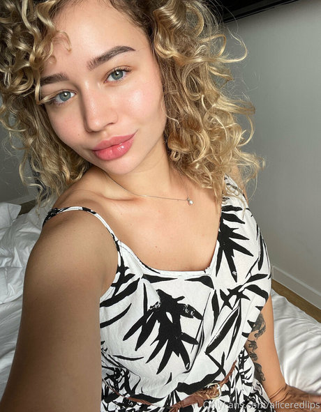 mirror selfie onlyfans sexy pics